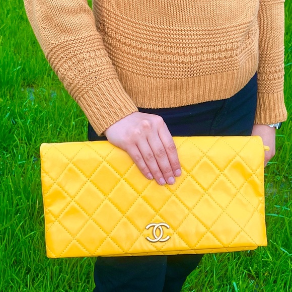 CHANEL Handbags - 💛💛Chanel Quilted Lambskin CC Folded Clutch